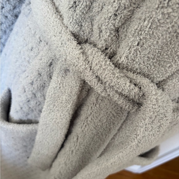 Sunday Citizen Robe - Picture 6 of 6